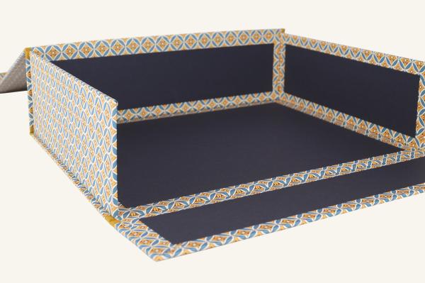 Blue and yellow box "Schorsch", organizer